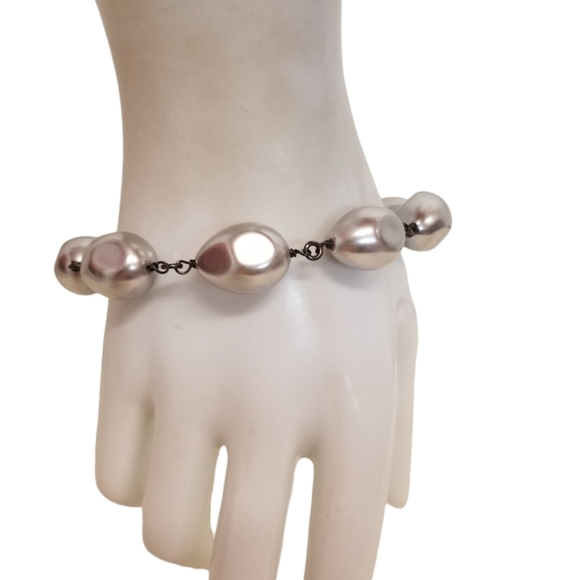 JOHN WIND RETIRED SILVER FAUX PEARL & GUNMETAL CHAIN BRACELET - Picture 2 of 6